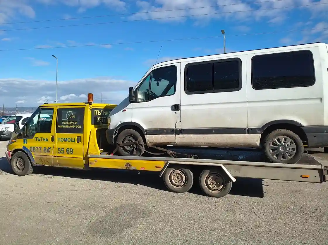 Транспортиране на аварирал бус с репатрак в Сливница и околностите